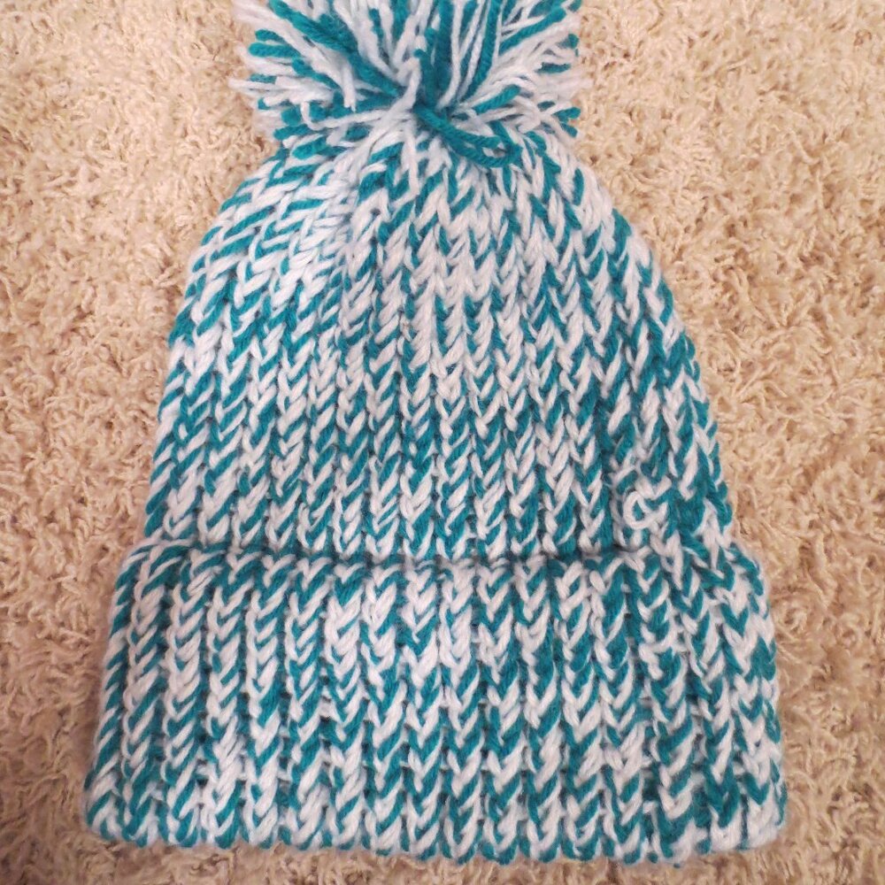 NEW HOMEMADE GREEN AND WHITE KNIT WINTER HAT WITH TASSEL